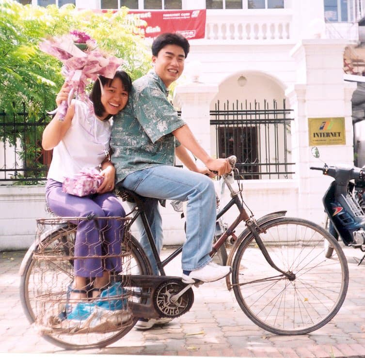 Xe đạp teen của cặp đôi này rất cực kỳ đáng yêu và thú vị. Họ cùng đi khắp nơi và tận hưởng cuộc sống bên nhau trên bàn đạp. Hãy xem để cảm nhận cảm giác tươi trẻ và tràn đầy sức sống của họ!